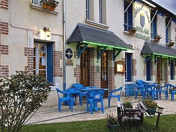Auberge Les Muriers La Ferté-Hauterive Exterior photo